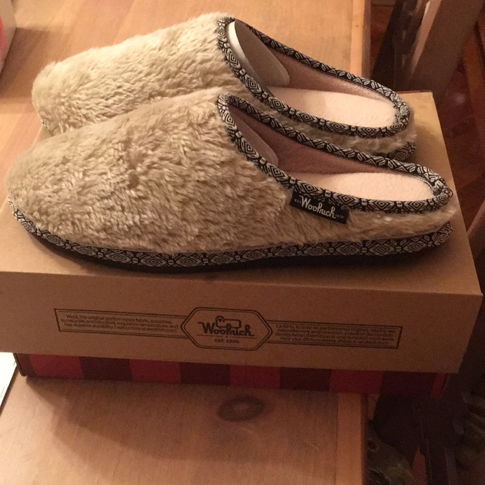 Slippers - Picture 2 of 5